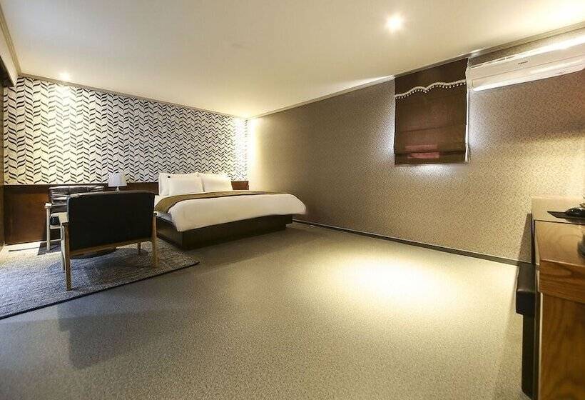 חדר סטנדרט, Leaders