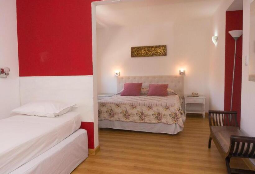 高级三人间, Playa Brava