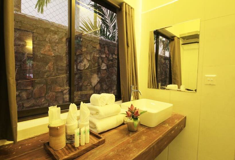 اتاق لوکس, River And Villa