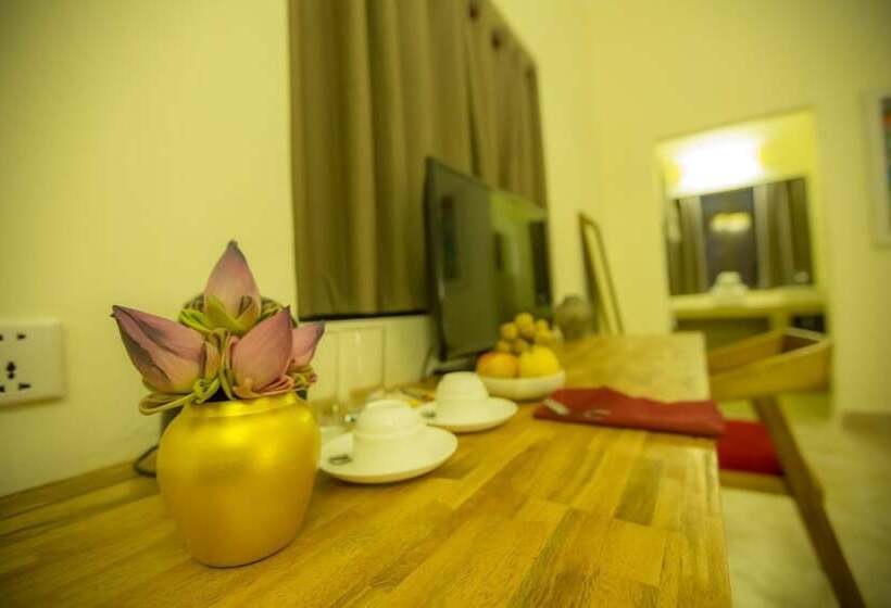 اتاق لوکس, River And Villa