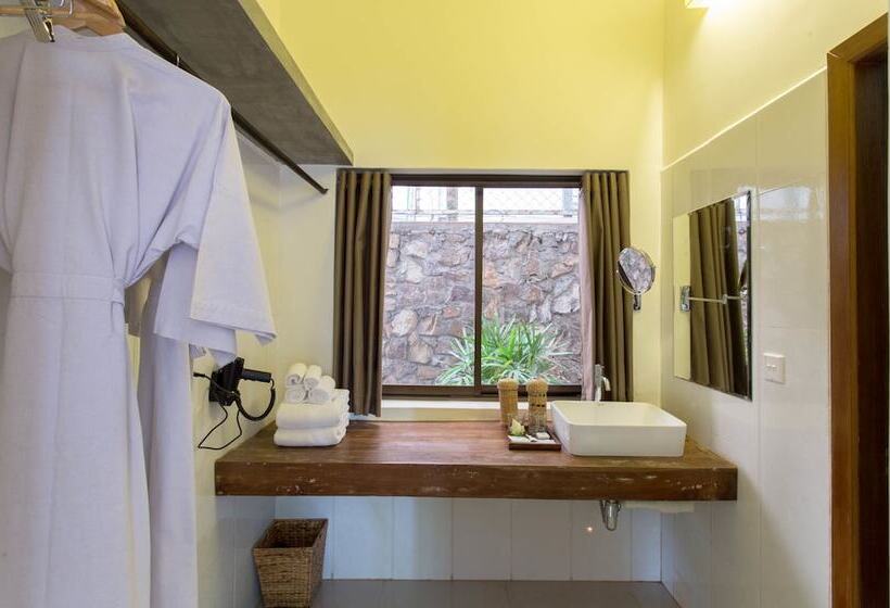 اتاق لوکس, River And Villa