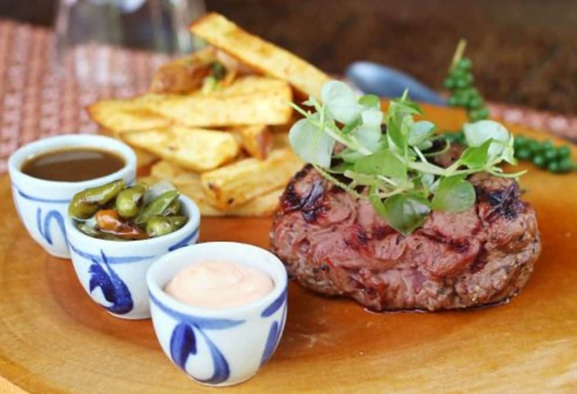 اتاق لوکس, River And Villa