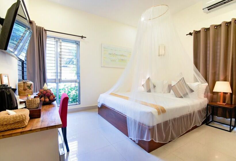 اتاق خانوادگی, River And Villa