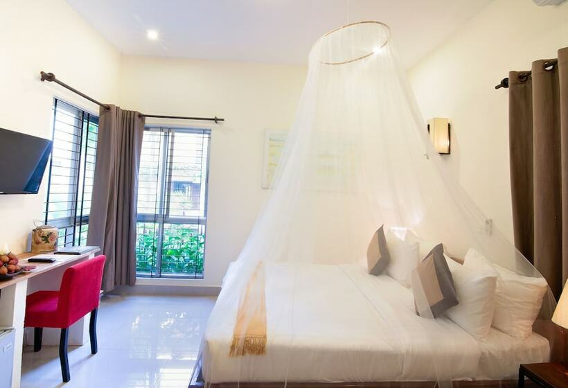 اتاق خانوادگی, River And Villa