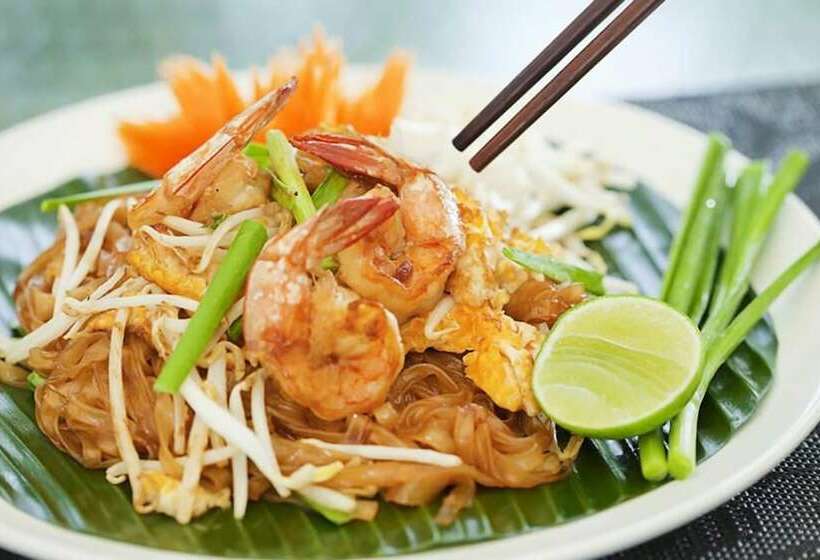 اتاق خانوادگی, River And Villa