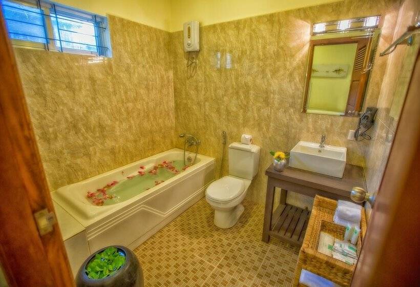 اتاق خانوادگی, River And Villa