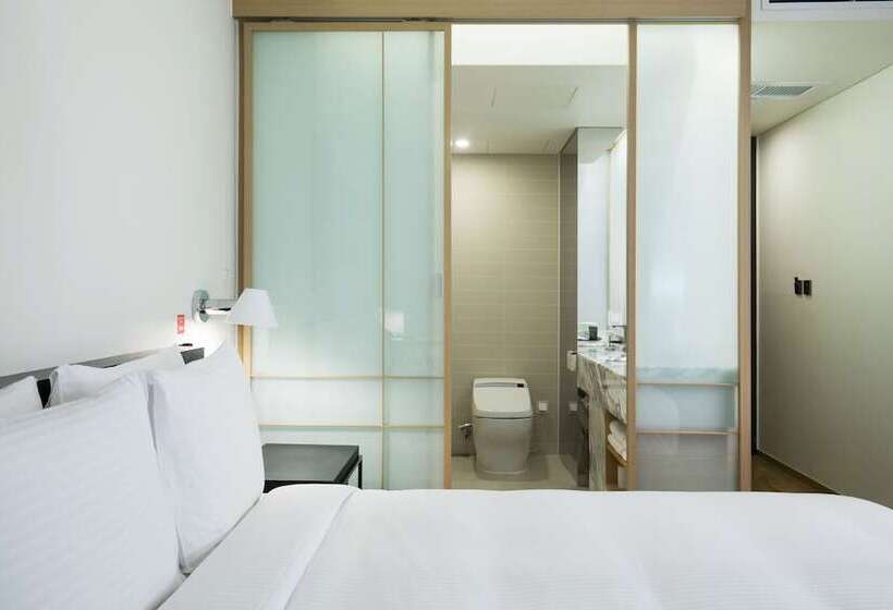 Номер Deluxe, Sotetsu Hotels The Splaisir Seoul Myeongdong