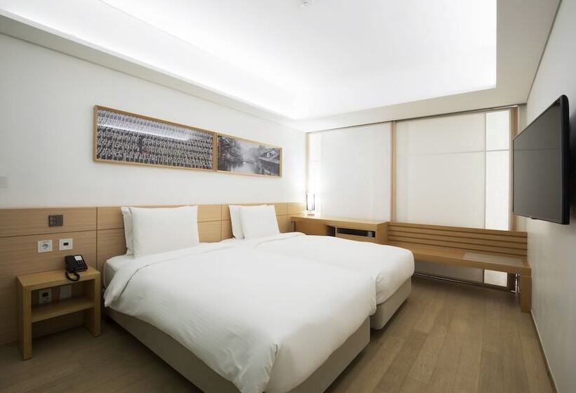 Номер Deluxe, Sotetsu Hotels The Splaisir Seoul Myeongdong