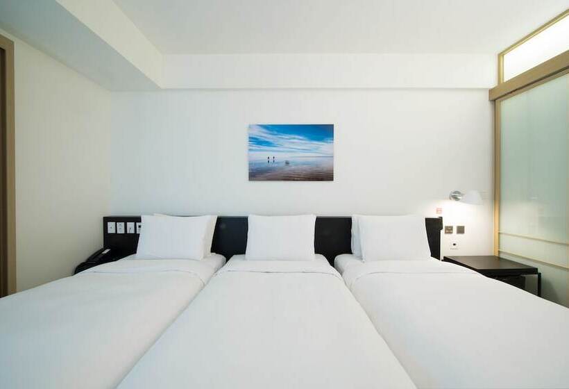 Трехместный Номер Deluxe, Sotetsu Hotels The Splaisir Seoul Myeongdong