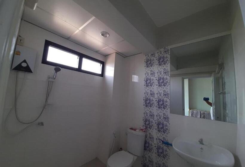 غرفة كلاسيكية رباعية, Vanlisut Hotel Ngamwongwan