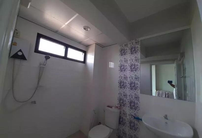 اتاق کلاسیک چهارنفره, Vanlisut Hotel Ngamwongwan