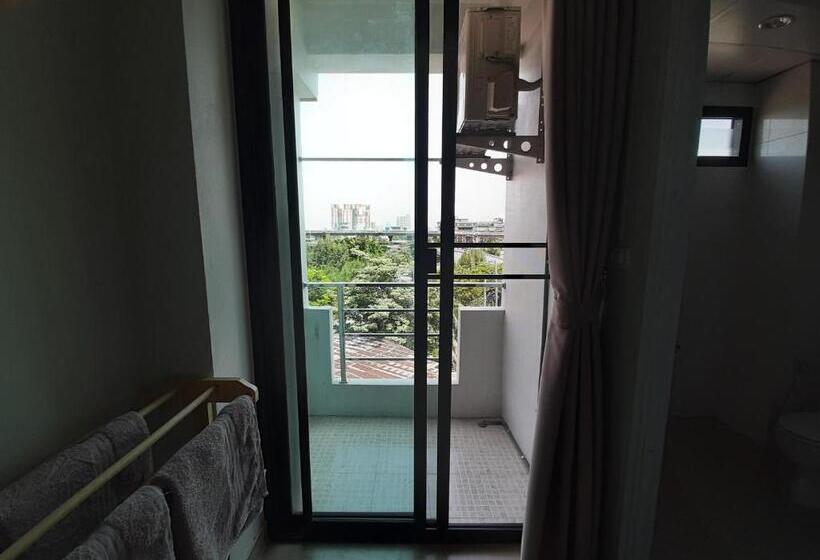 غرفة كلاسيكية رباعية, Vanlisut Hotel Ngamwongwan