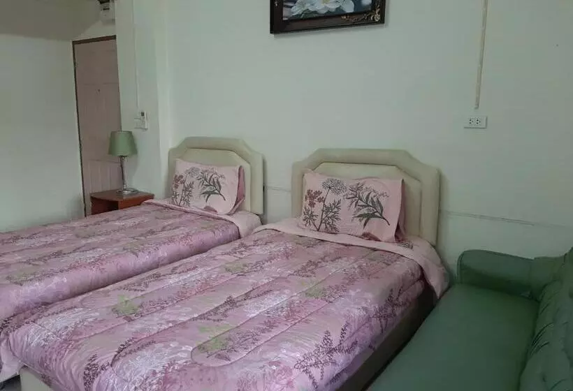 اتاق ساده سه نفره, Vanlisut Hotel Ngamwongwan