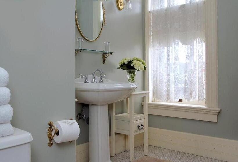 חדר סטנדרט עם מיטת קינג, Victorian Inn