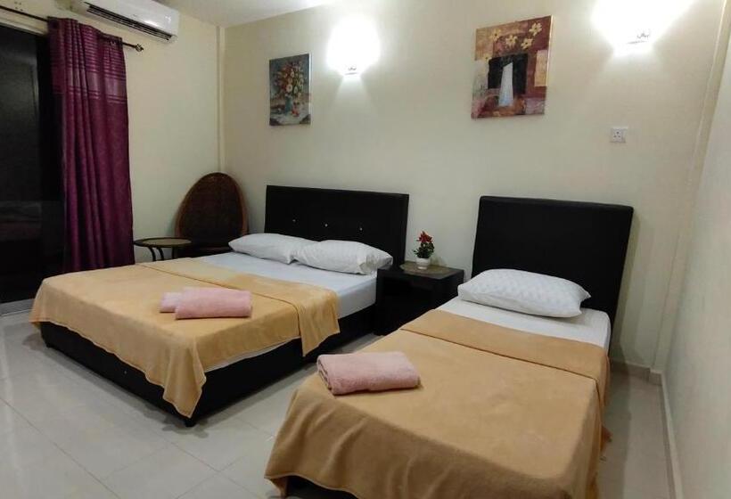 اتاق استاندارد سه تخته با بالکن, Huda Inn