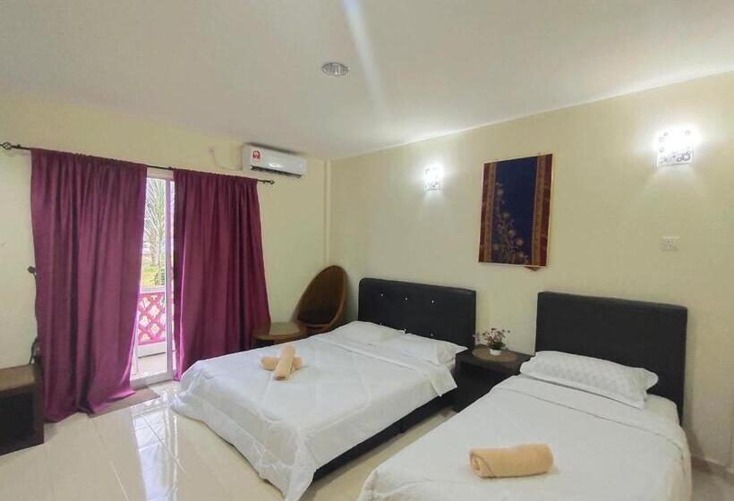 غرفة قياسية ثلاثية مزودة بشرفة, Huda Inn