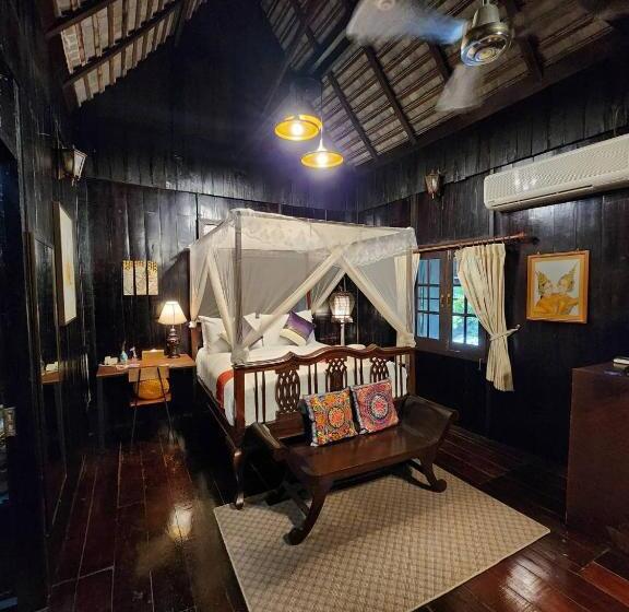 Deluxe Room, Club One Seven Gay Men  Chiang Mai