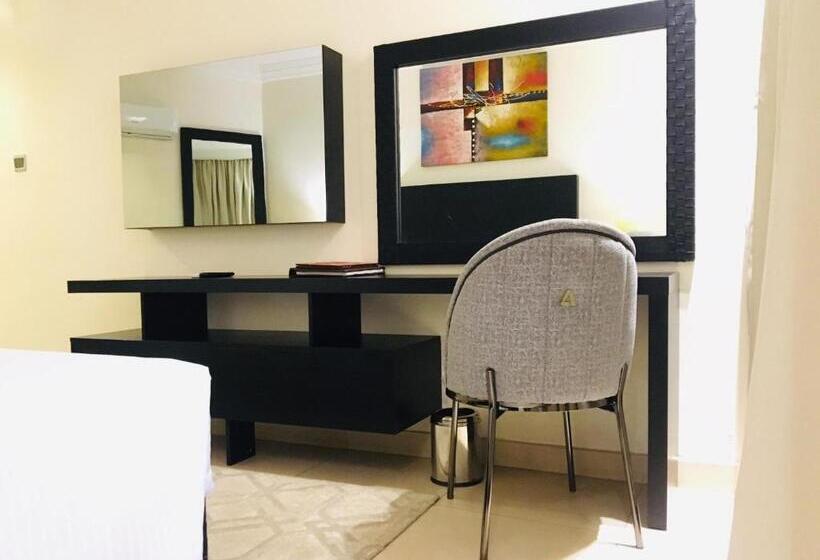 اتاق سوپریور با تخت بزرگ, Summerset Continental Hotel Maitama By T E L E Hospitality