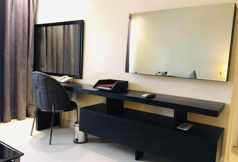 اتاق لوکس با تخت بزرگ, Summerset Continental Hotel Maitama By T E L E Hospitality