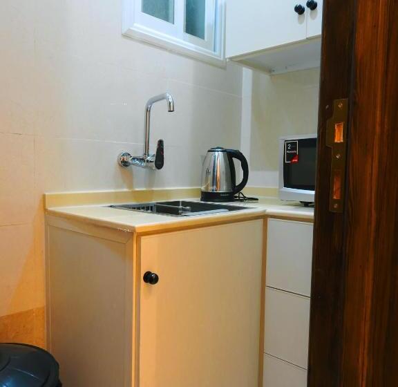 חדר דלוקס, انباك للشقق المخدومه