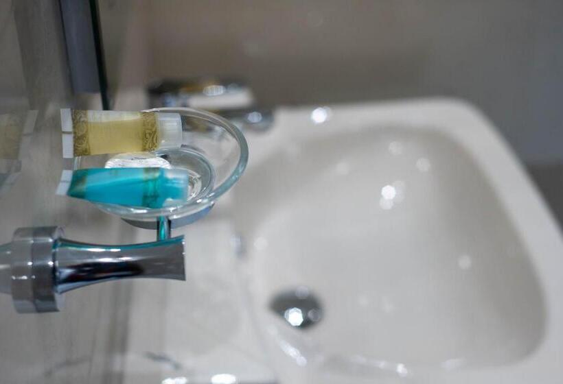 חדר דלוקס, انباك للشقق المخدومه