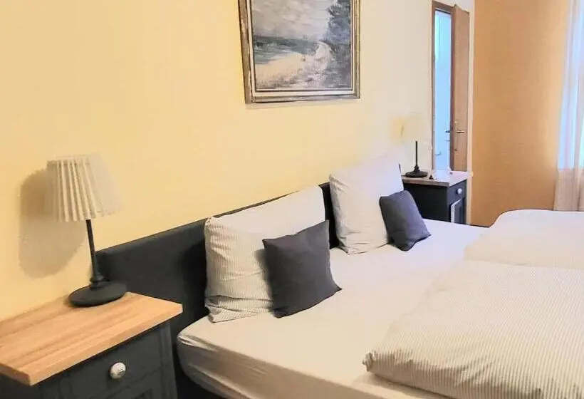 Chambre Standard, Alte Post