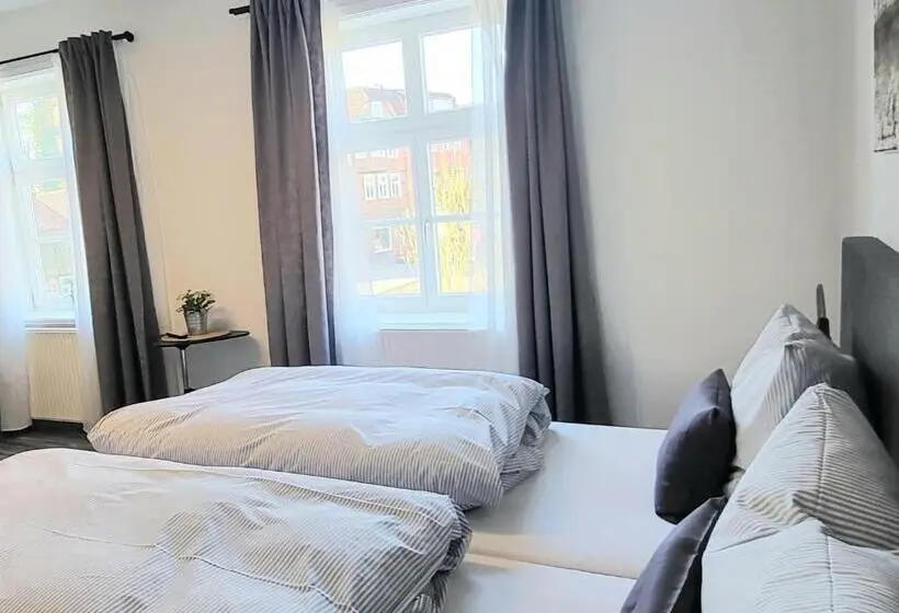 Chambre Standard, Alte Post