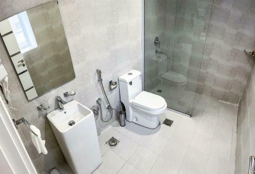 Люкс Вид на Город, Different