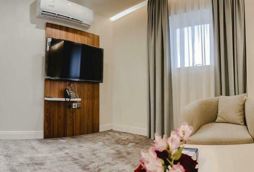 Апартаменты 2 Спальни, Different