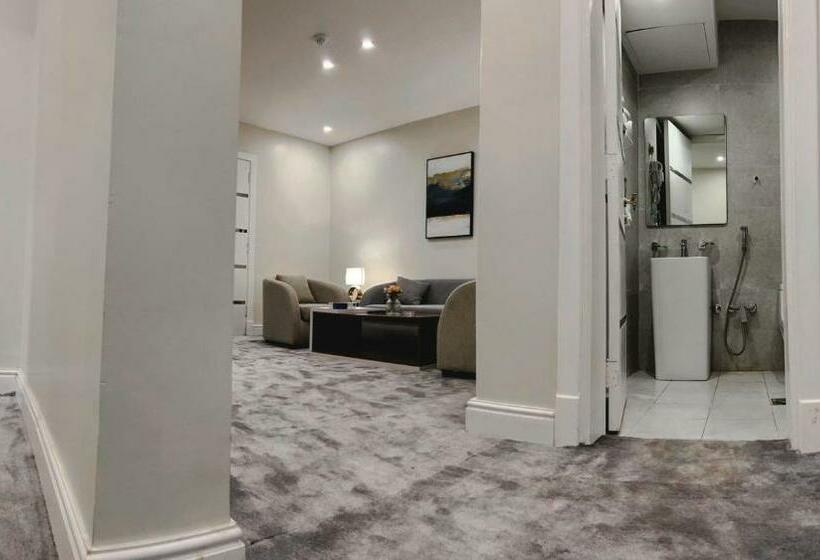 Апартаменты 2 Спальни, Different