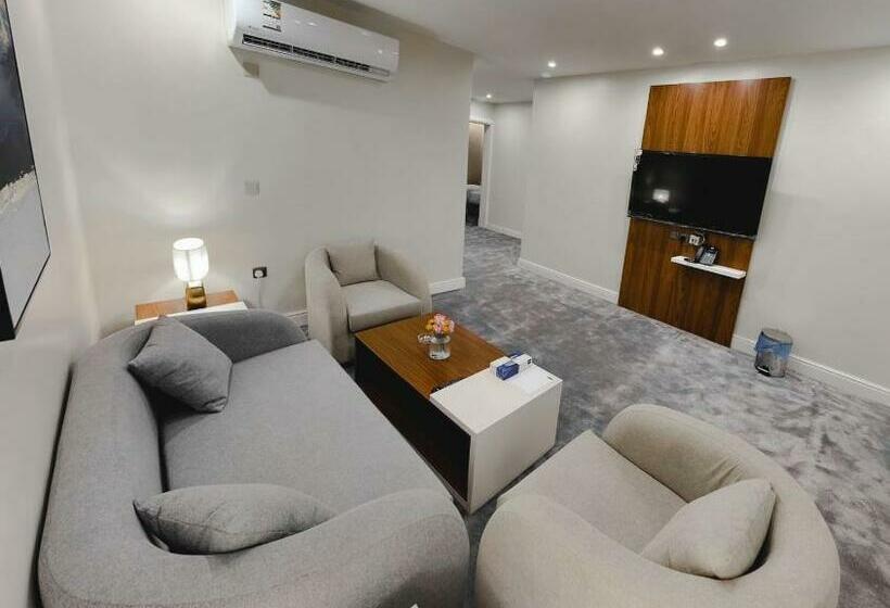 Апартаменты 2 Спальни, Different