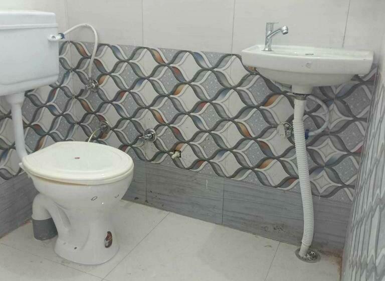 Трехместный Номер Классика, Oyo 81155 Four Season Restaurant And Cafe