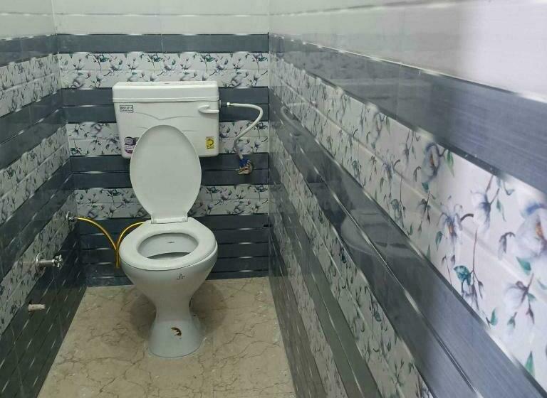 Трехместный Номер Классика, Oyo 81155 Four Season Restaurant And Cafe