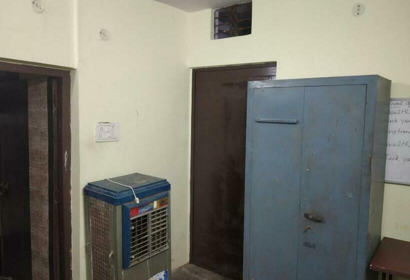 标准间, Pratima Boys Pg