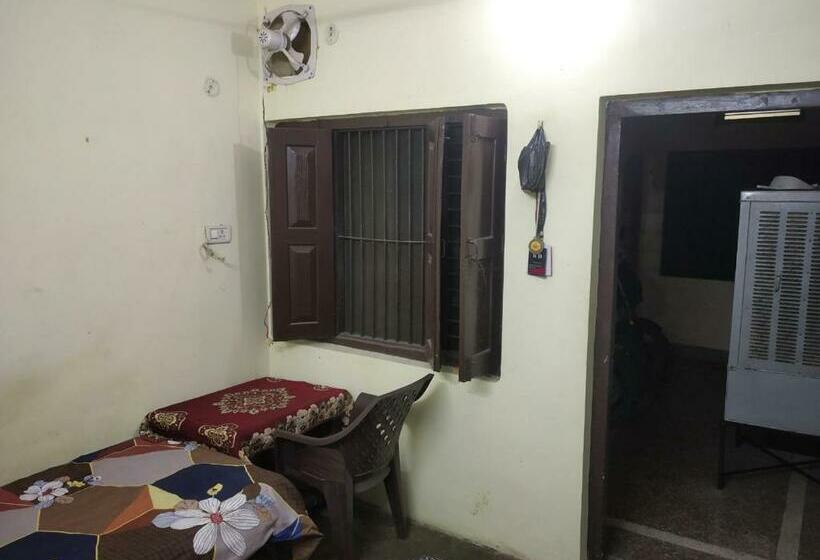 标准间, Pratima Boys Pg