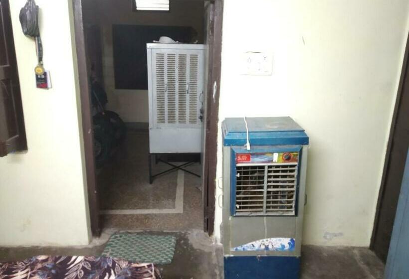 标准间, Pratima Boys Pg