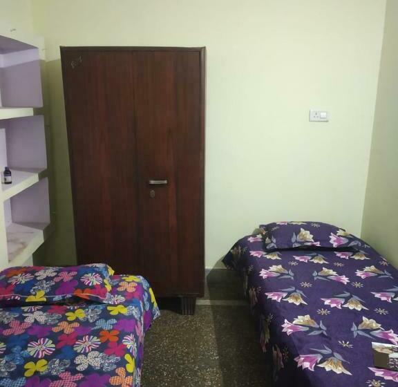 标准间, Pratima Boys Pg