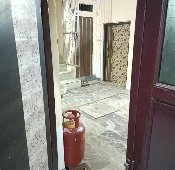 标准间, Pratima Boys Pg