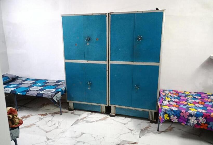 四人豪华间, Pratima Boys Pg