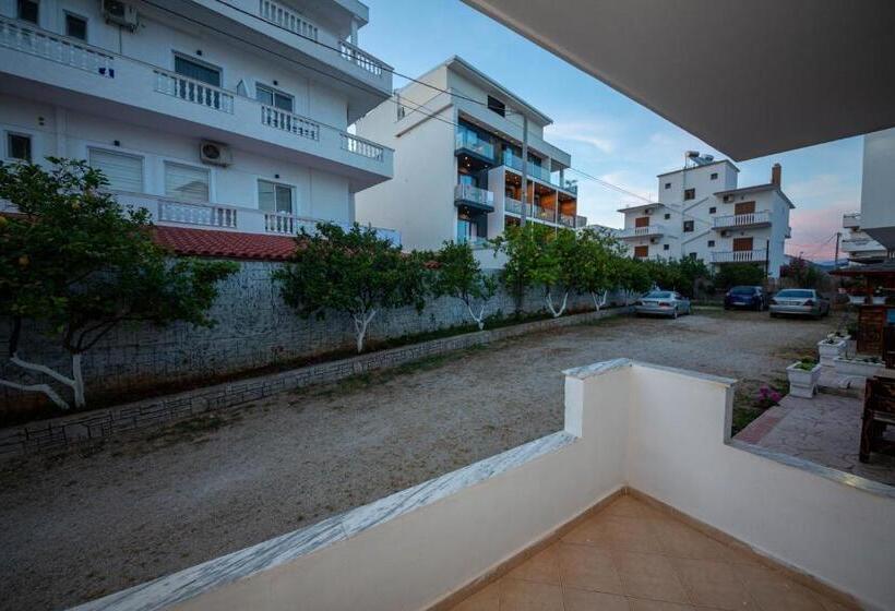 Standard Triple Room with Balcony, Vila Era Ksamil