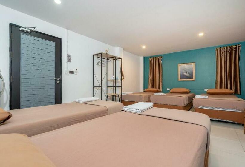 חדר משפחתי, Black Pantera Hostel