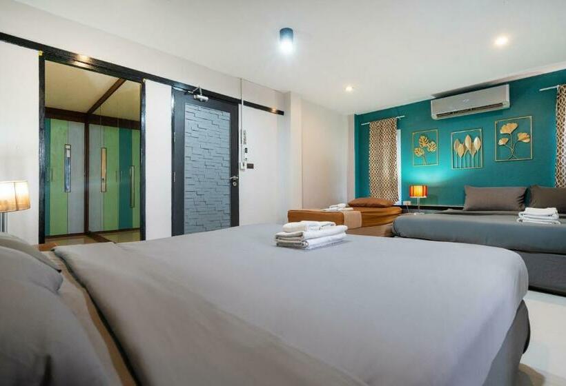 חדר משפחתי, Black Pantera Hostel