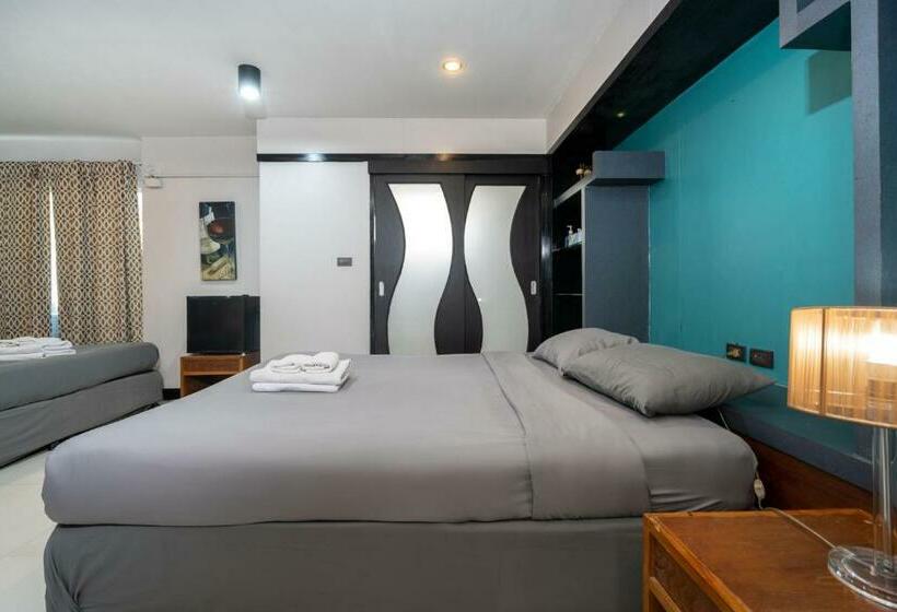 חדר משפחתי, Black Pantera Hostel