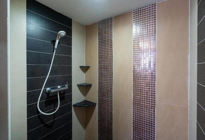 חדר משפחתי, Black Pantera Hostel