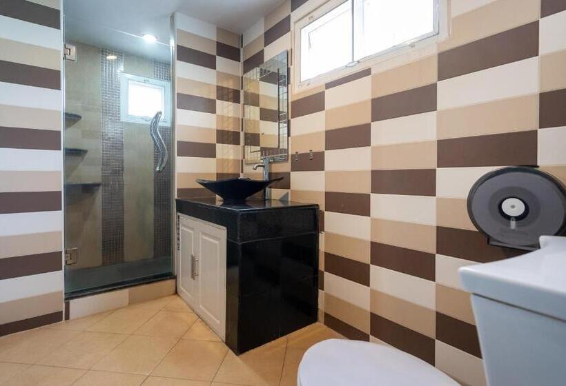 חדר משפחתי, Black Pantera Hostel