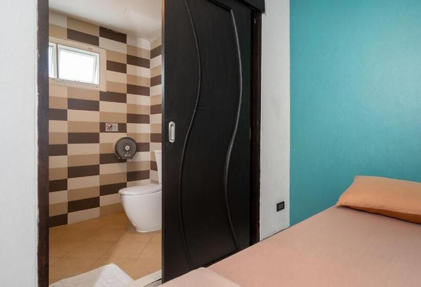 家庭间, Black Pantera Hostel