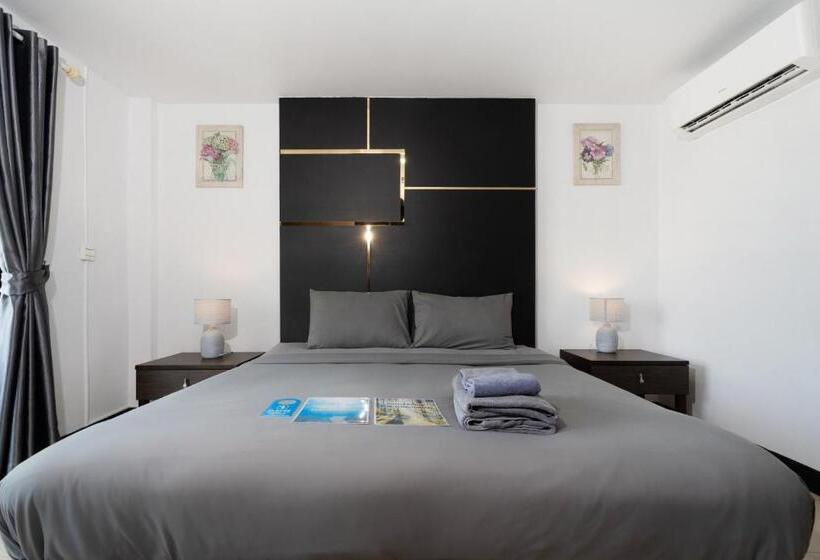 带阳台的豪华间, Black Pantera Hostel