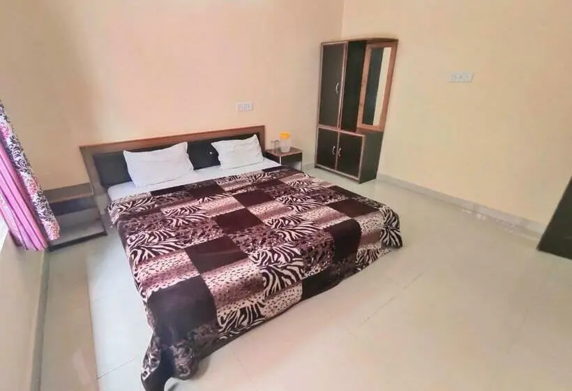Deluxe Kolmen Hengen Huone, Rnb Mcleodganj