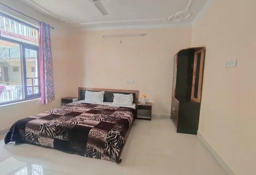 Deluxe Kolmen Hengen Huone, Rnb Mcleodganj
