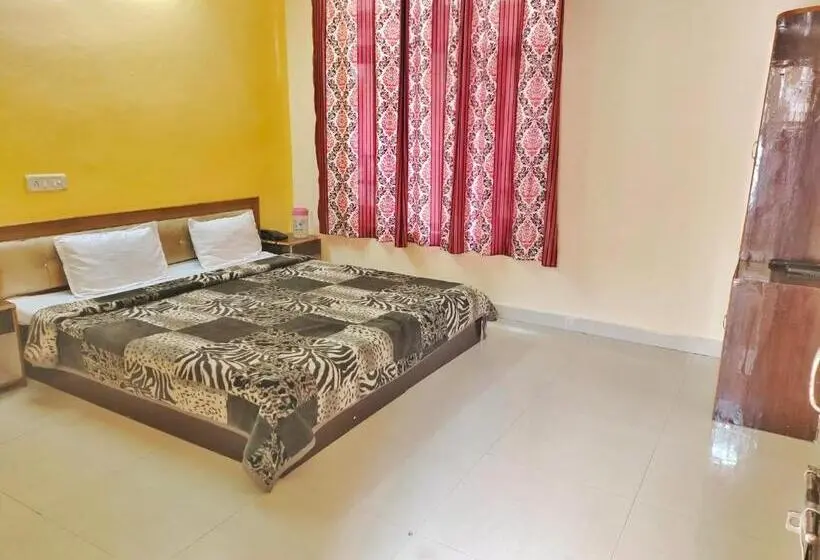 Standard Kolmen Hengen Huone Parveke, Rnb Mcleodganj